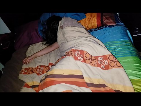 ❤️ Pasierb besztający swoją młodą macochę, gdy ta śpi. ❤❌ Porn video at us ❌️